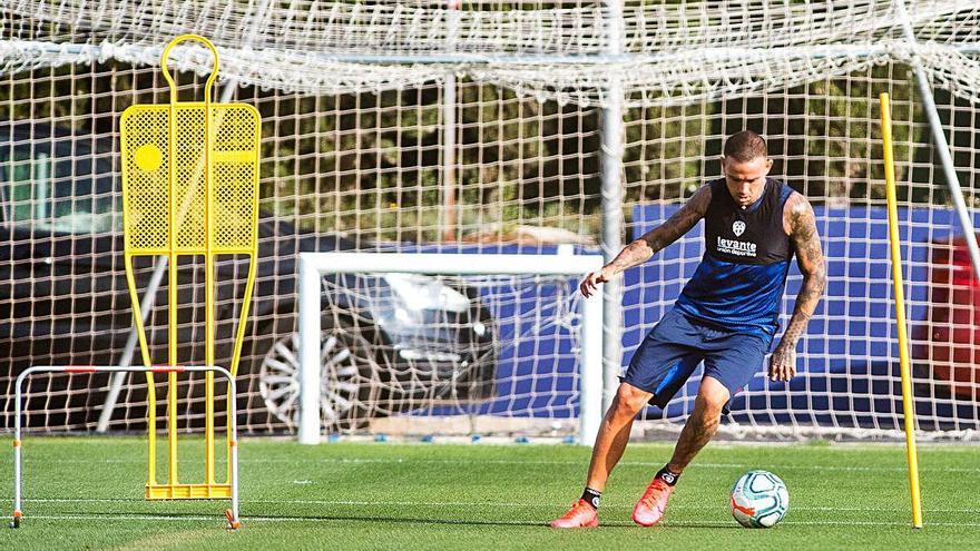 Un delantero centro está por llegar al Levante UD