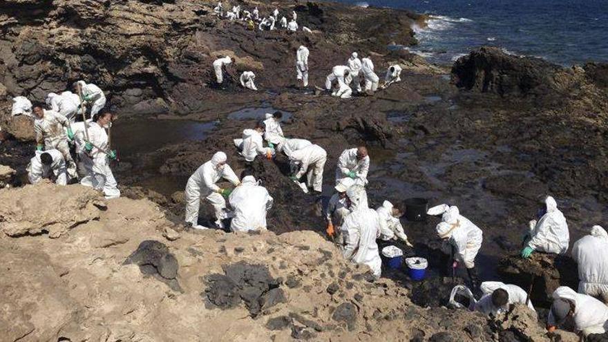 Varias manchas de petróleo aparecen en el litoral este de Gran Canaria