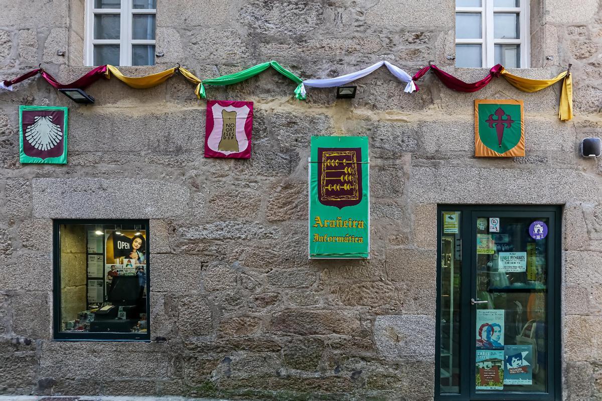 Arañeira Informática levou o primeiro premio no concurso de comercios engalanados na Feira Medieval