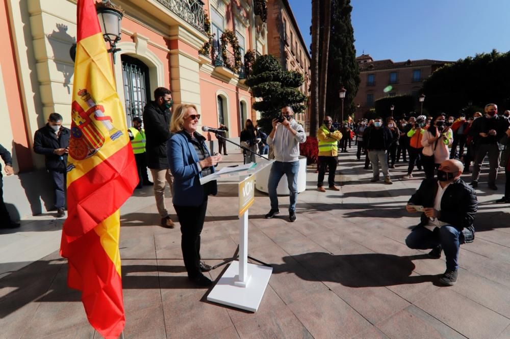 Más de un centenar de personas arropa a Vox en Murcia un acto en defensa de la Constitución