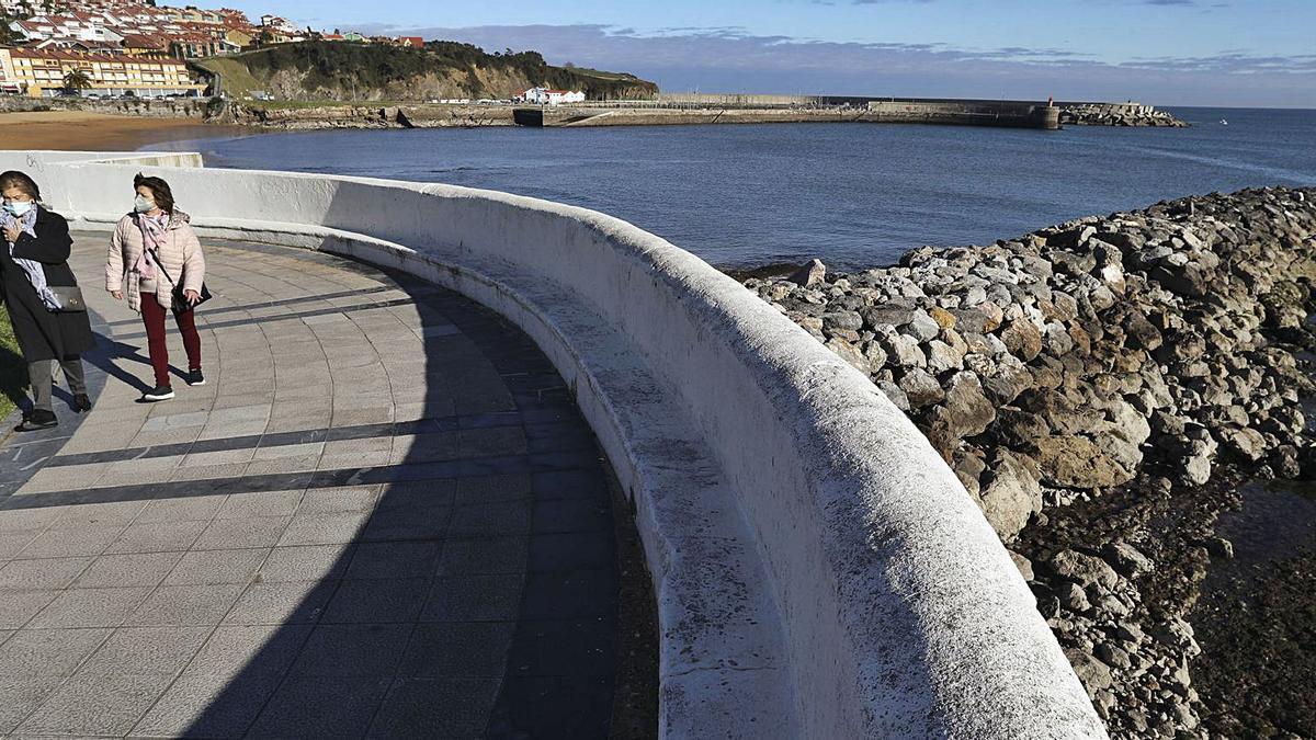 Daños en el espigón de la playa de Luanco  | RICARDO SOLÍS