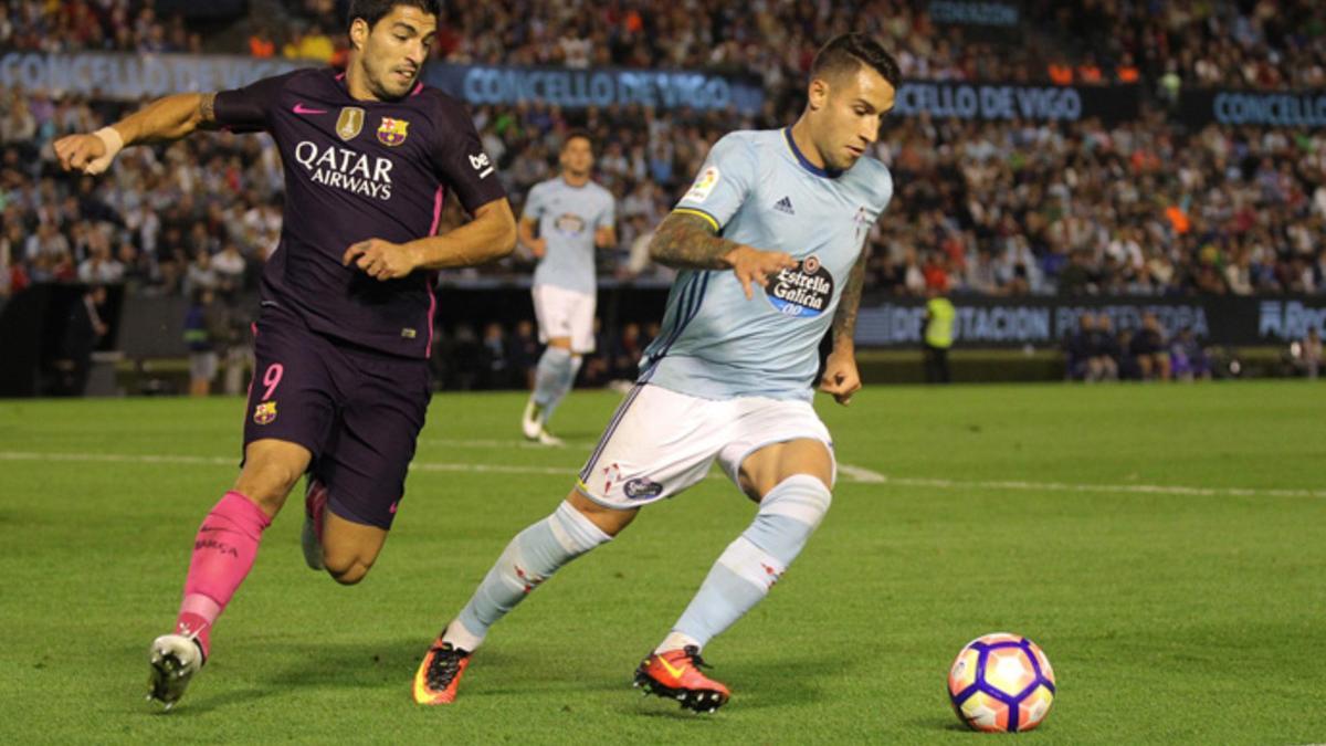 Suárez, en una acción del partido de este domingo en Balaídos. El uruguayo se fue de Vigo sin ver puerta.