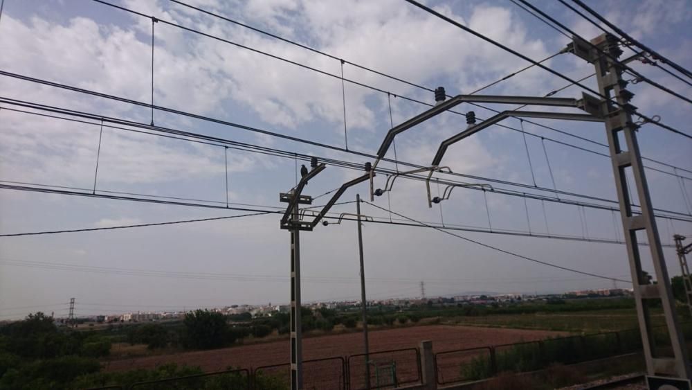 Efectivos de Bomberos en las labores de rescate.