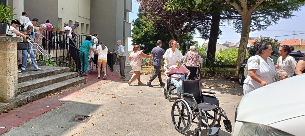 GALERÍA | La residencia de Fermoselle, desalojada por el incendio