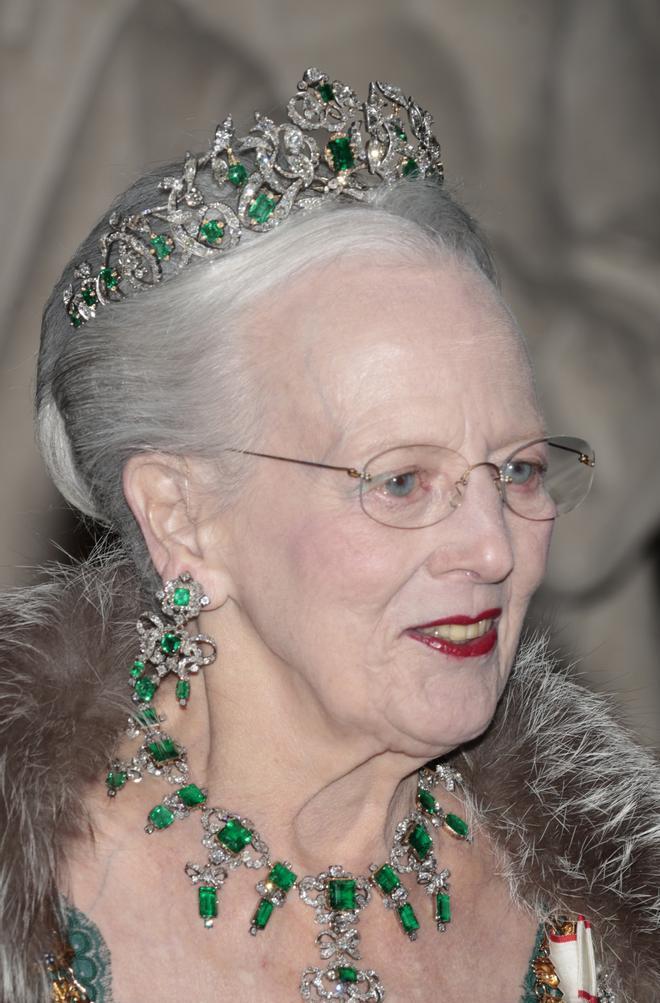 La reina Margarita con la tiara de Rosenborg.