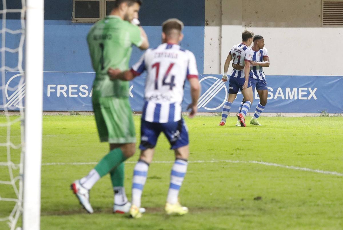 La victoria del Avilés ante el Ourense, en imágenes. La victoria del Avilés ante el Ourense, en imágenes.