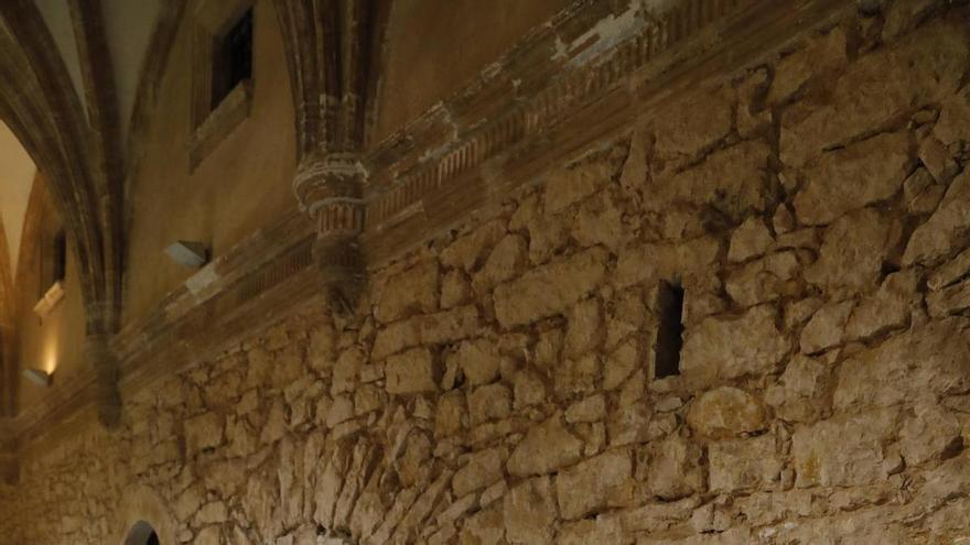 El Museo Arqueológico de Asturias recupera el "color del románico" con demostraciones de policromía medieval en vivo