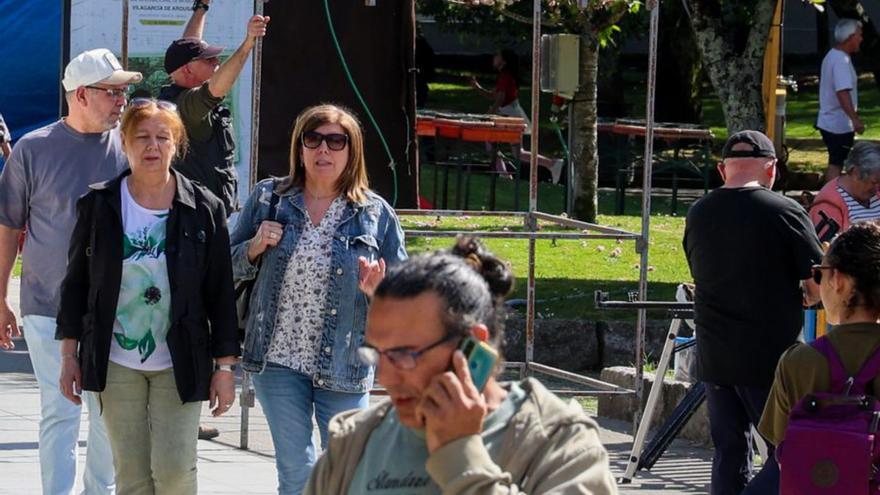 Durante el día de ayer se ultimaron las labores de montaje de la Feira Celta en el parque de A Xunqueira. |  I. A.