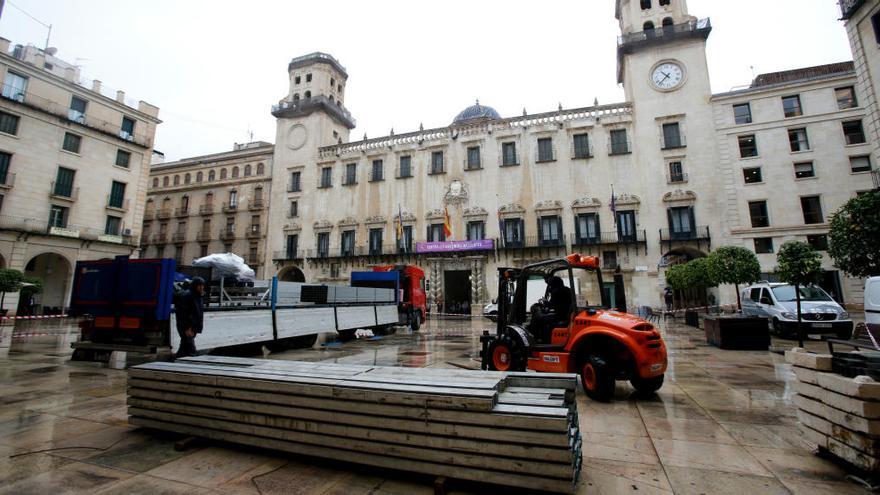 Montan la pista de hielo en el Ayuntamiento