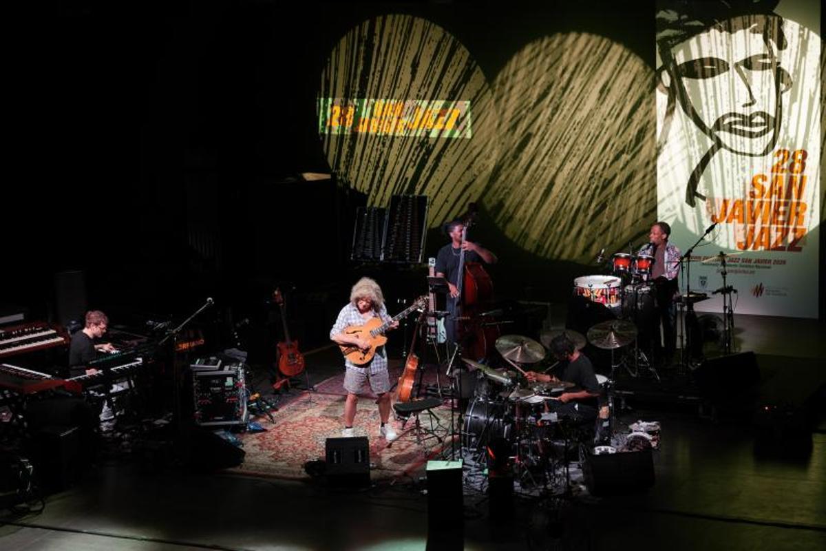 Pat Metheny tocando con su banda