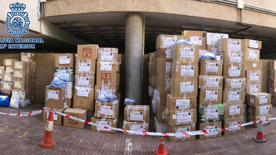 Detenidas 34 personas por vender productos falsificados en Playa del Inglés
