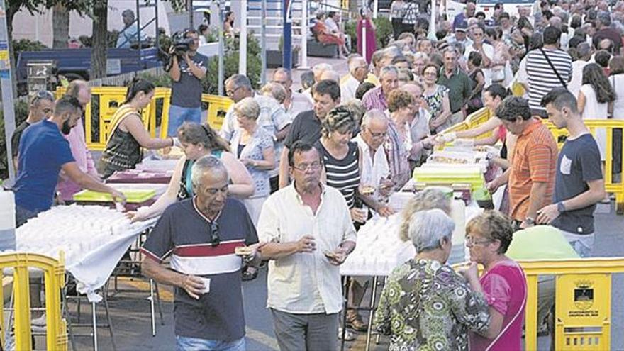 Orpesa endulza Sant Pere con 4.000 cocas