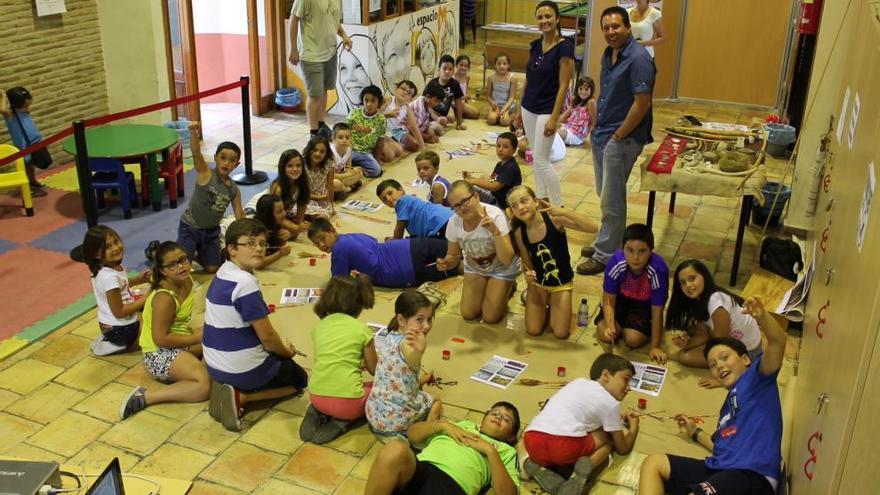 Momento de uno de los talleres sobre arqueología.