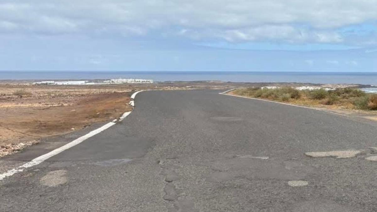 Un tramo de la carretera entre Caleta de Caballo y Soo, en el municipio de Teguise