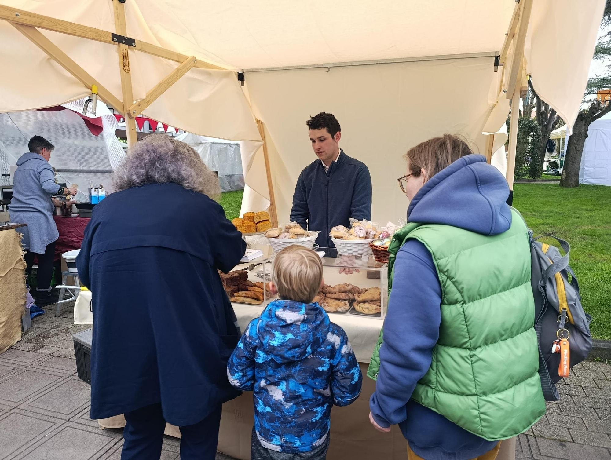La Pola se llena de Güevos Pintos