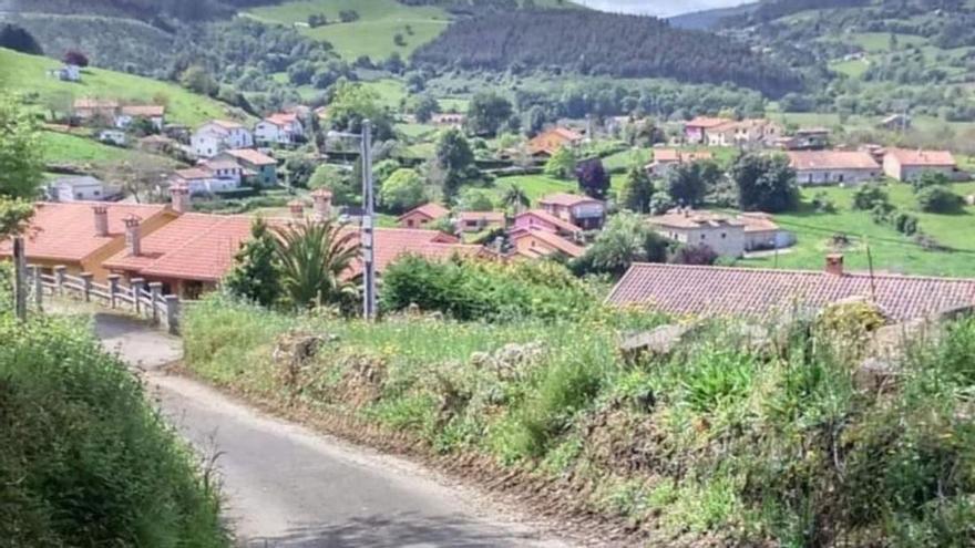 Tragedia en Villaviciosa: muere al resbalar y clavarse la guadaña que llevaba al hombro