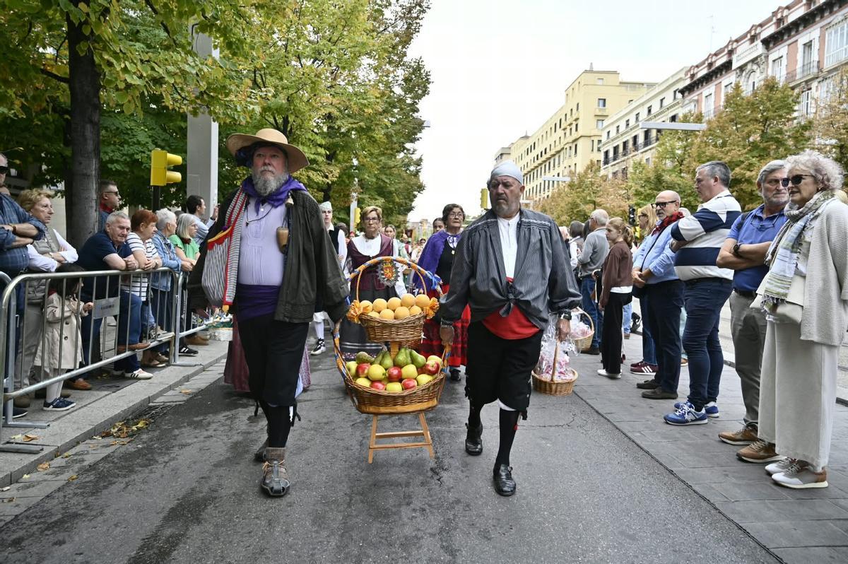 EN IMÁGENES | La Ofrenda de Frutos llena de color y tradición el centro de Zaragoza un año más