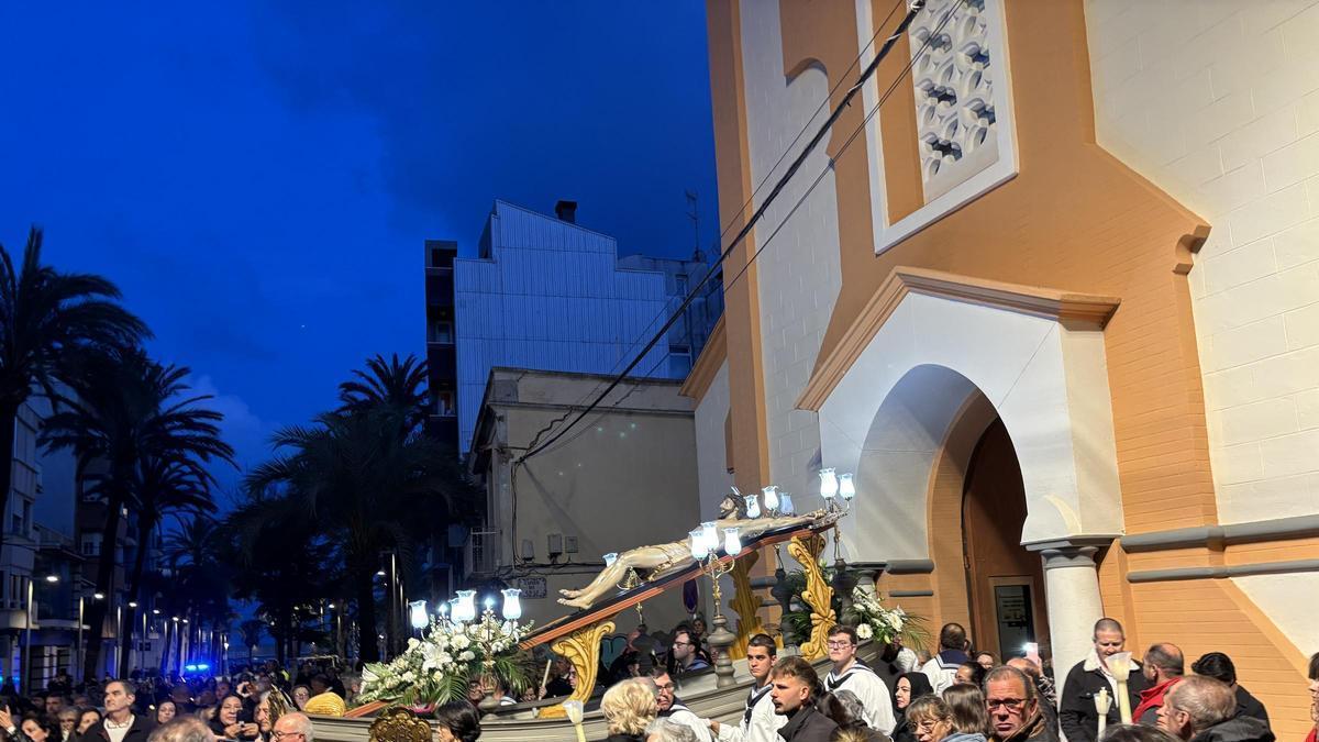 Las imágenes de la multitudinaria procesión de subida de la imagen del Santísimo Cristo del Mar de Benicarló
