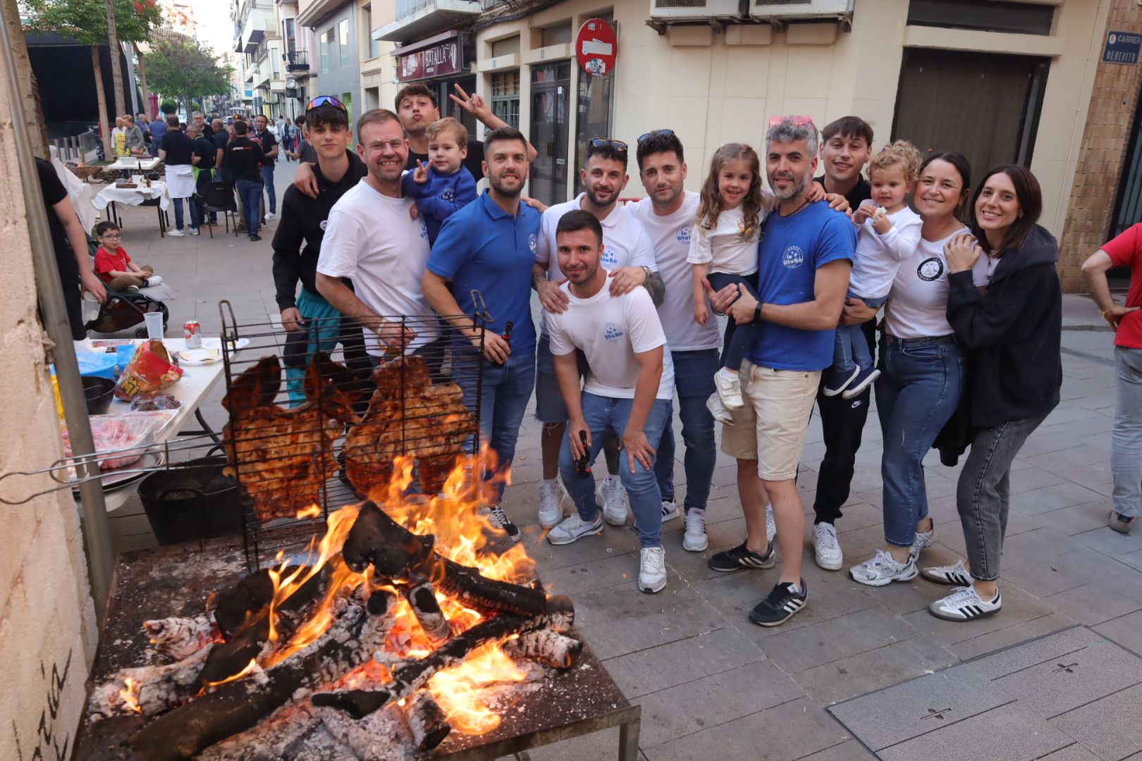 FOTOGALERÍA I Las imágenes de la Nit de la Xulla y del encuentro de elaboración de allioli de las fiestas de Vila-real