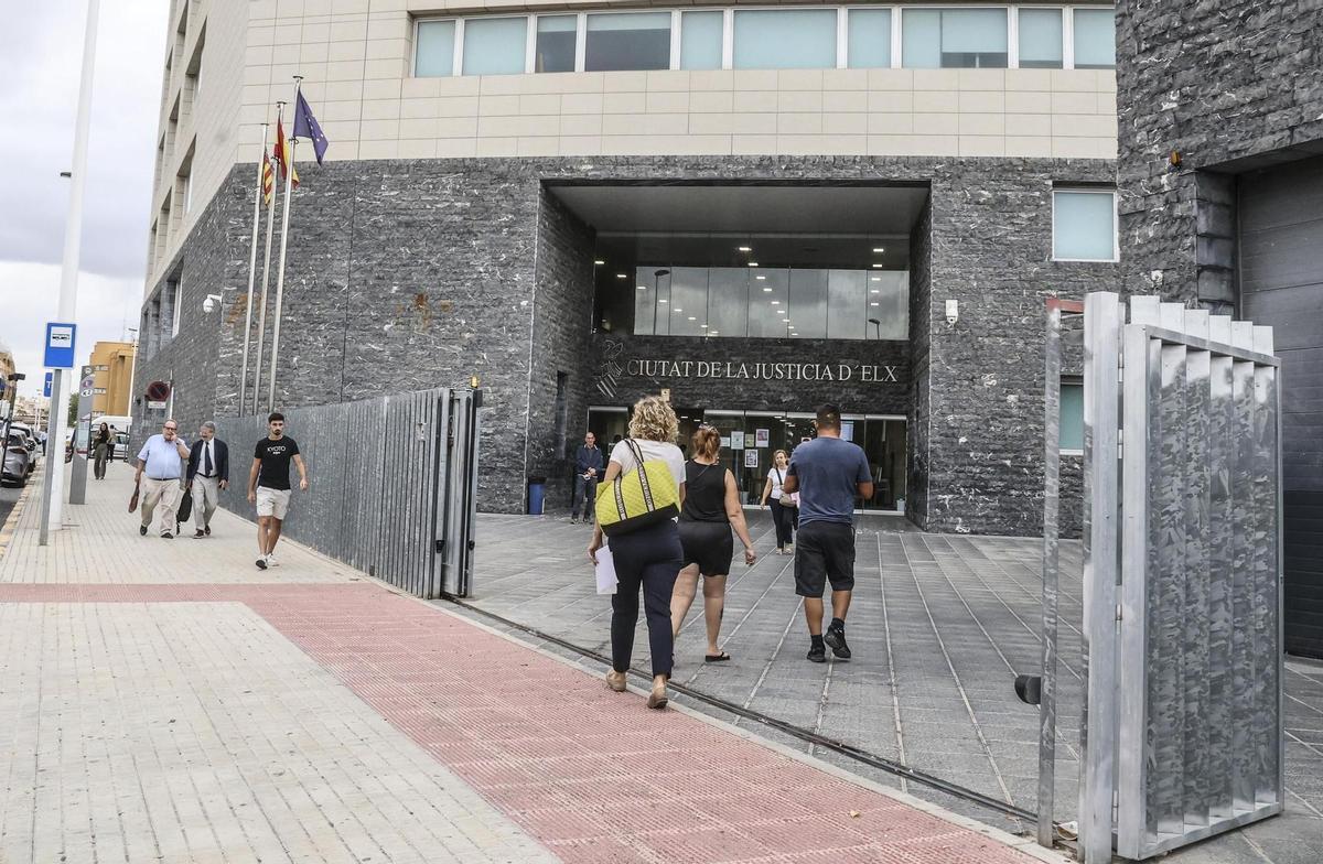 El asunto se resolvió en favor del Ayuntamiento en primera instancia en un juzgado de lo Contencioso de Elche.