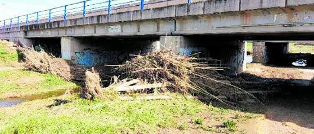 El estudio plantea elevar la altura del puente de la V-31, donde se acumuló el agua. | L-EMV