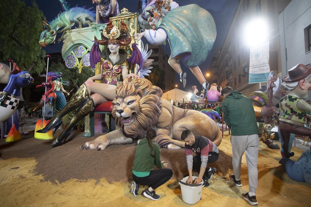 Plantà de las Fallas en Sagunt