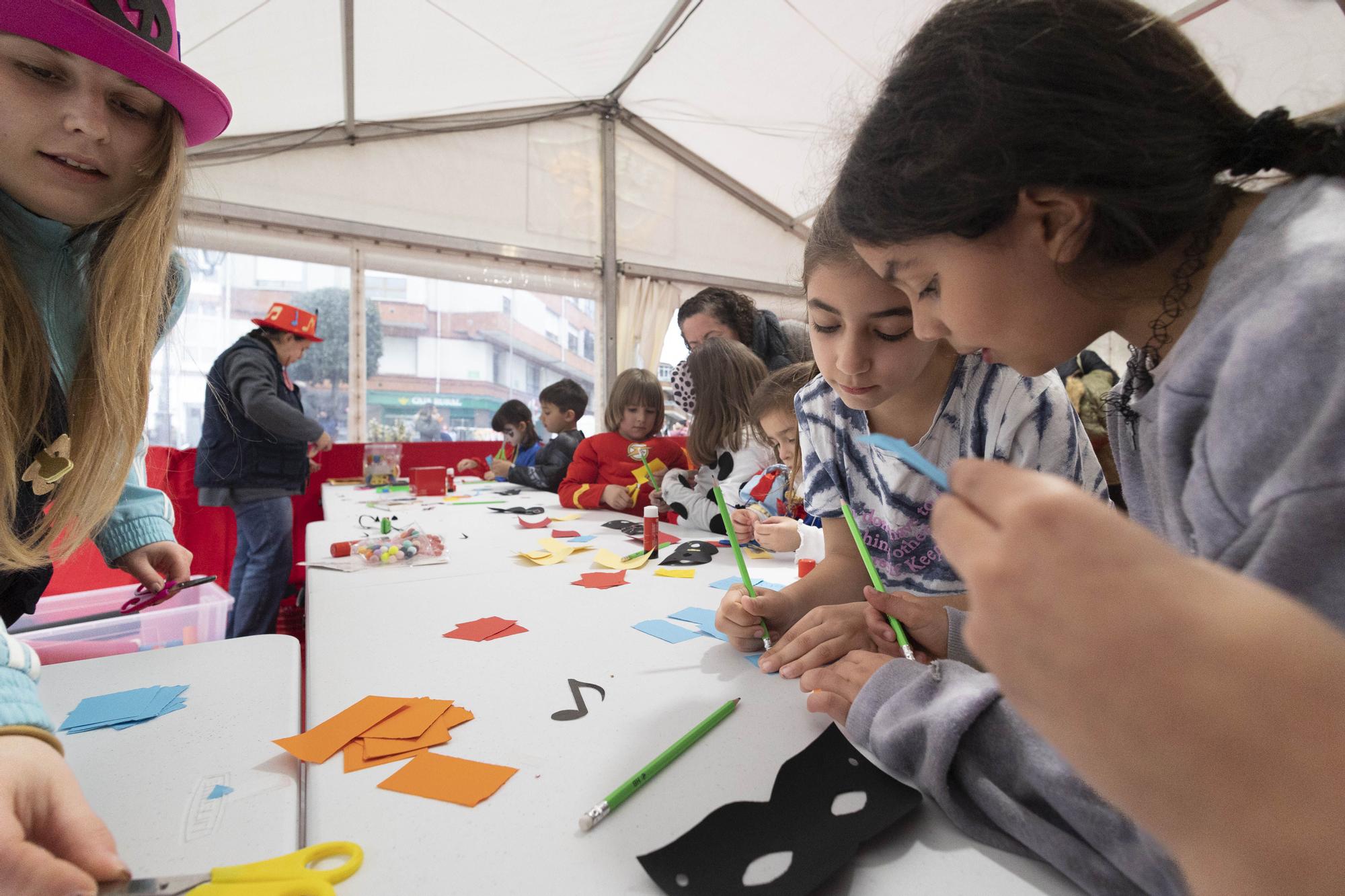 El Antroxu pinta mucho en Llanera: sesión de maquillaje, talleres e hinchables para celebrar el Carnaval en Lugo