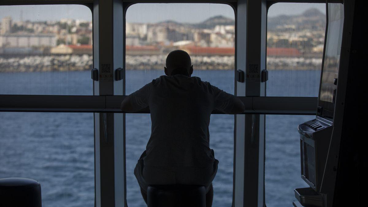 Naviera Armas ofrece a Interior la posibilidad de fletar un barco para trasladar inmigrantes de Canarias a península