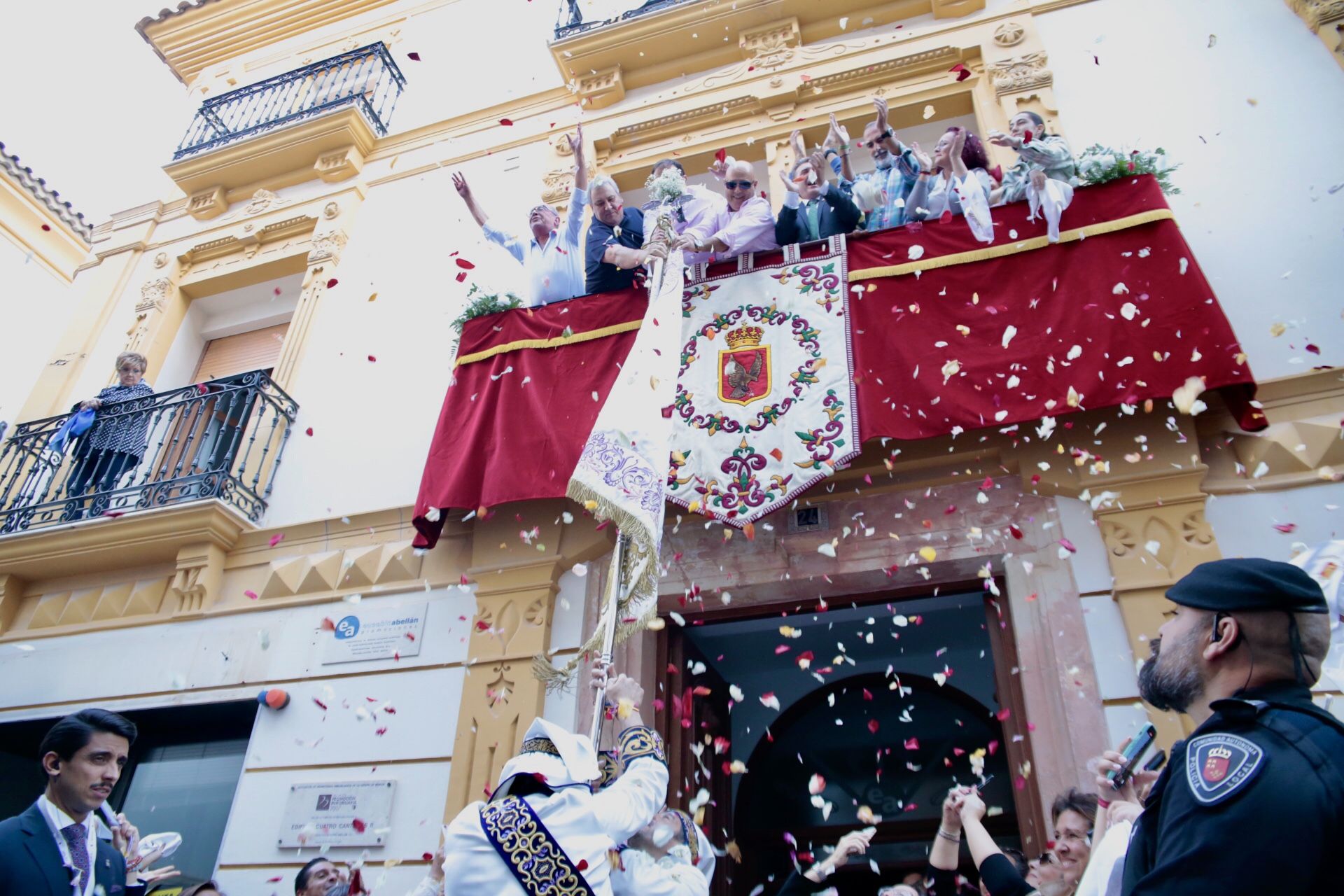 Las mejores fotos de la Recogida de banderas del Paso Blanco y el Azul en Lorca