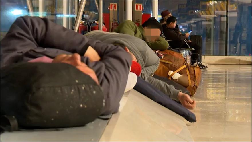 El drama se agrava en Barajas: muere durante la noche uno de los 'sintecho' del aeropuerto