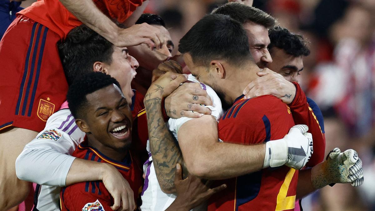 Spain's players celebrate after winning the penalty shootouts and the UEFA Nations League final football match between Croatia and Spain at the De Kuip Stadium in Rotterdam on June 18, 2023. (Photo by KENZO TRIBOUILLARD / AFP)