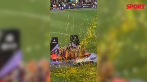 Así han levantado las jugadoras del FC Barcelona su sexta Supercopa de España
