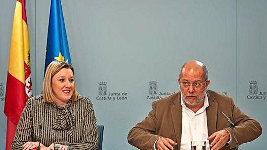 Igea, en rueda de prensa posterior al Consejo de Gobierno junto a la consejera de Familia Isabel Blanco.