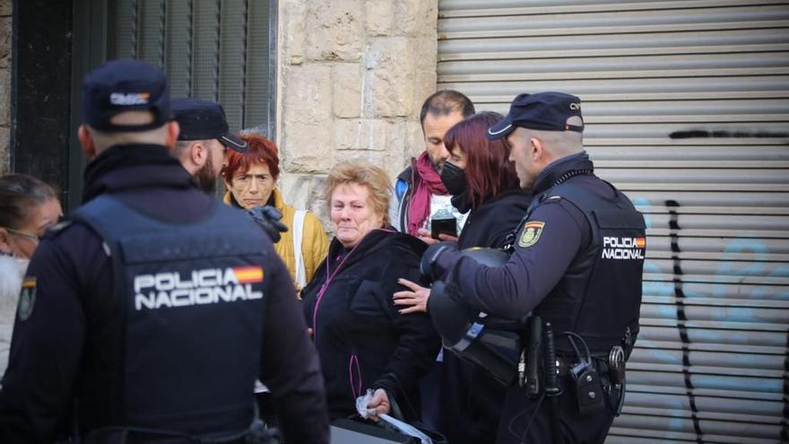 Desahucio de una pensionista y su hijo con discapacidad en Alicante