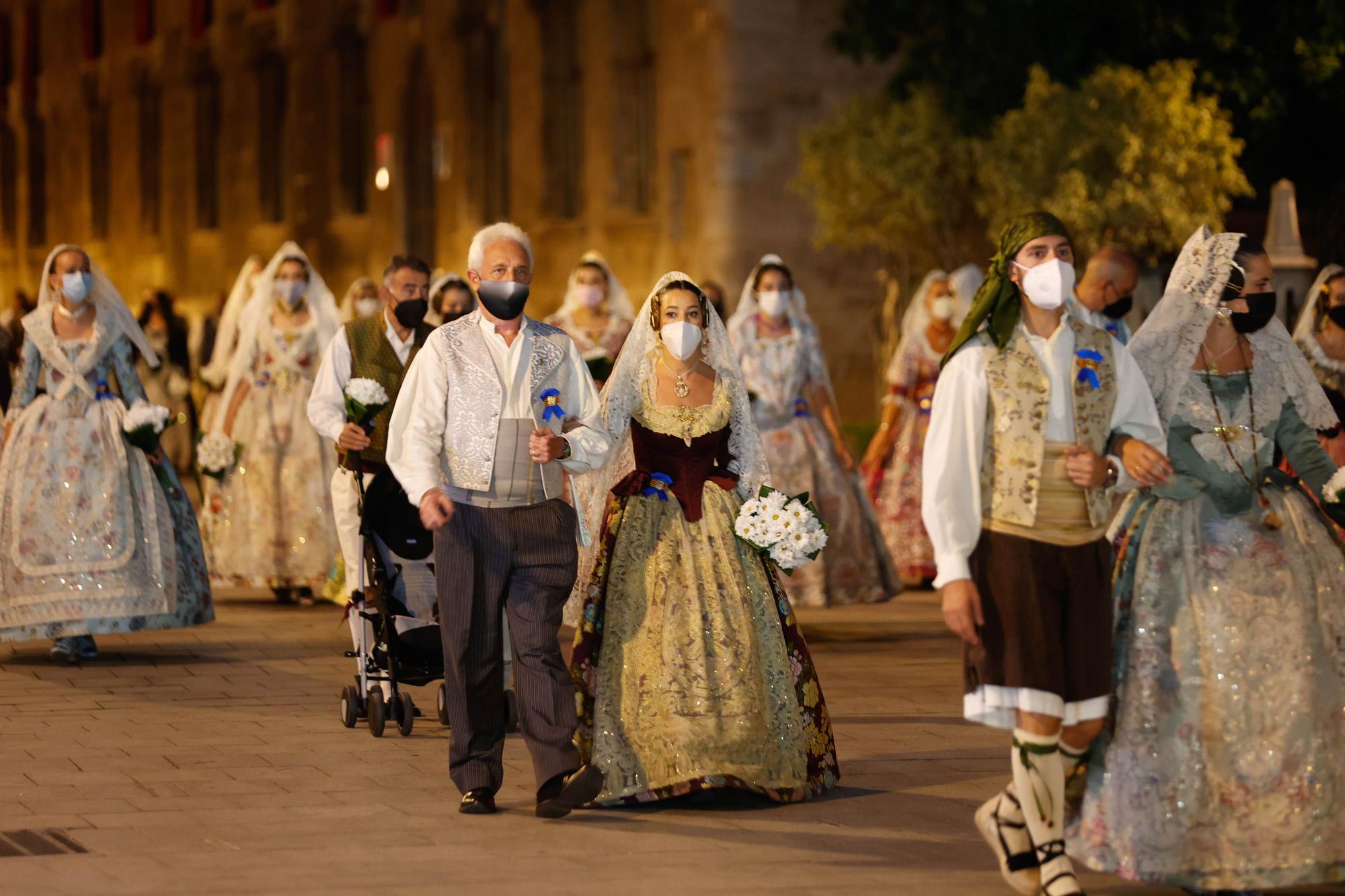 Búscate en el segundo día de Ofrenda por la calle de Caballeros (entre las 20.00 y las 21.00 horas)