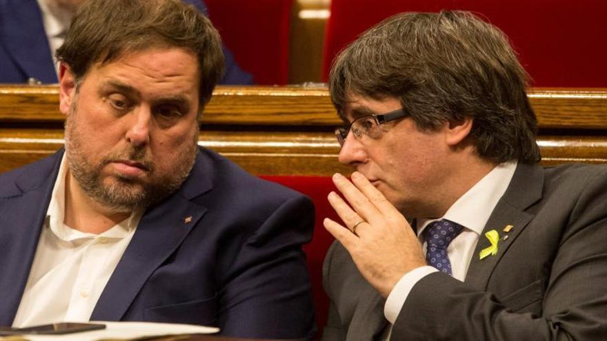 Junqueras y Puigdemont en el Parlament.