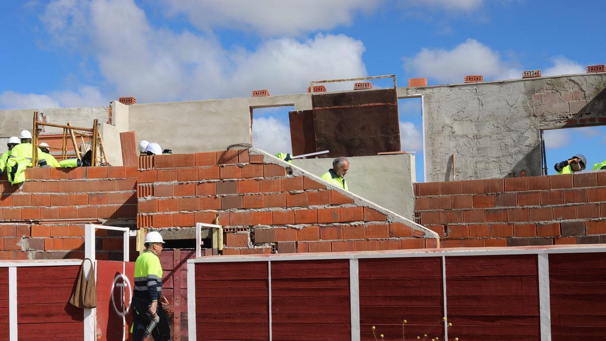 Obras en la plaza de toros de Sanzoles