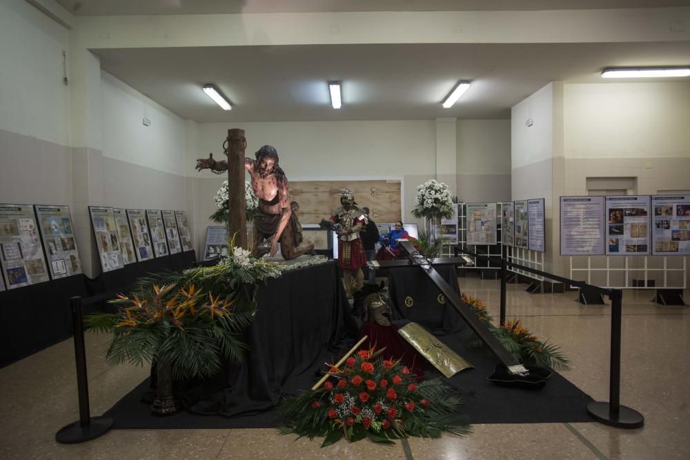 Procesión de la Real Hermandad de Jesús con la Cruz y Cristo Resucitado