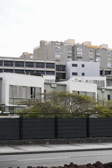 25-12-19 LAS PALMAS DE GRAN CANARI. LA MINILLA. LAS PALMAS DE GRAN CANARIA. Foto de un edificio de dúples en la Avenida de Ansite, número 11, que tienen exceso de altura, con respecto al plan general.  Fotos: Juan Castro.  | 25/12/2019 | Fotógrafo: Juan Carlos Castro