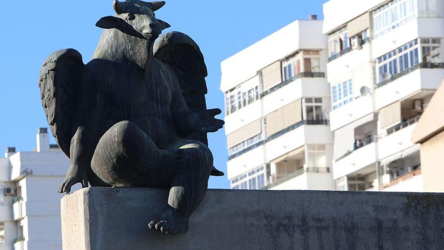 La estatua &#039;Minotauro alado&#039;.