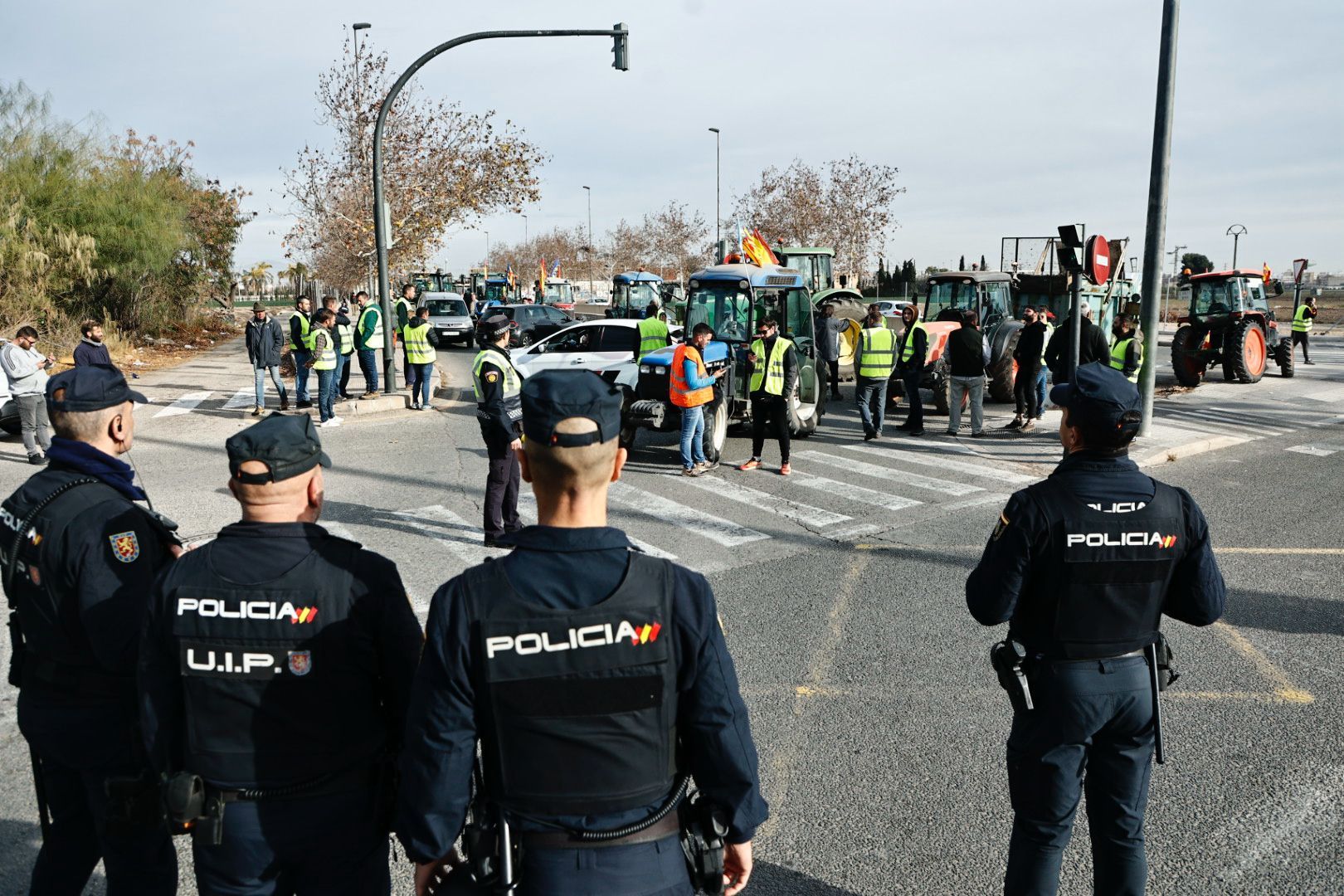 Las primeras tractoradas colapsan València