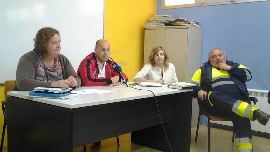 Los portavoces del comité de empresa, ayer, en la sede sindical del Ayuntamiento.