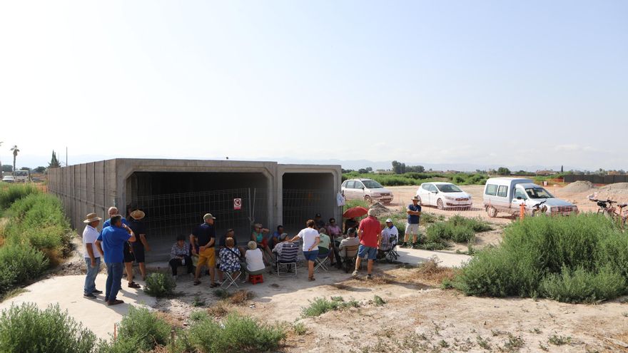 Sin respuesta para los vecinos de La Torrecilla de Lorca tras un mes parando las obras del AVE