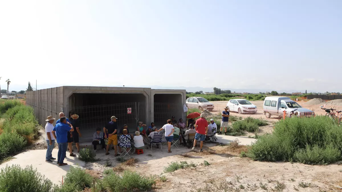 Sin respuesta para los vecinos de La Torrecilla de Lorca tras un mes parando las obras del AVE