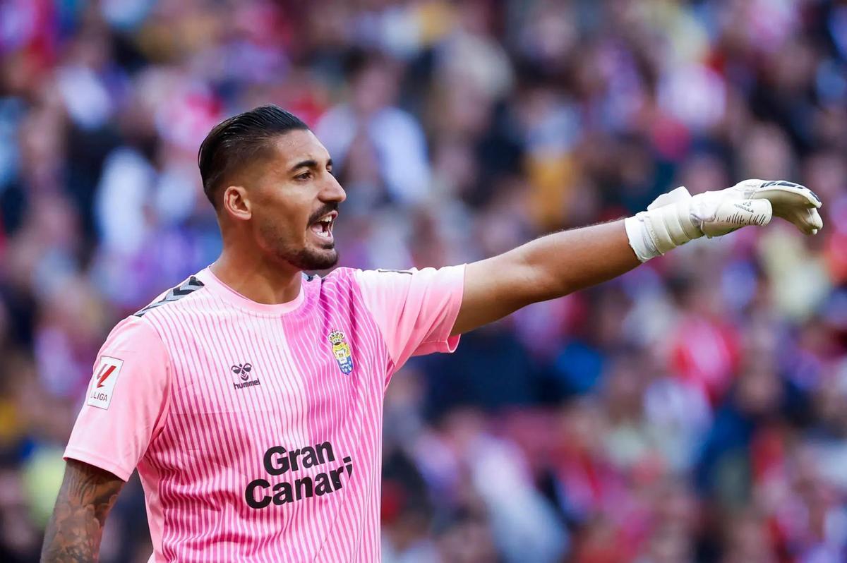 Valles mandando a sus compañeros