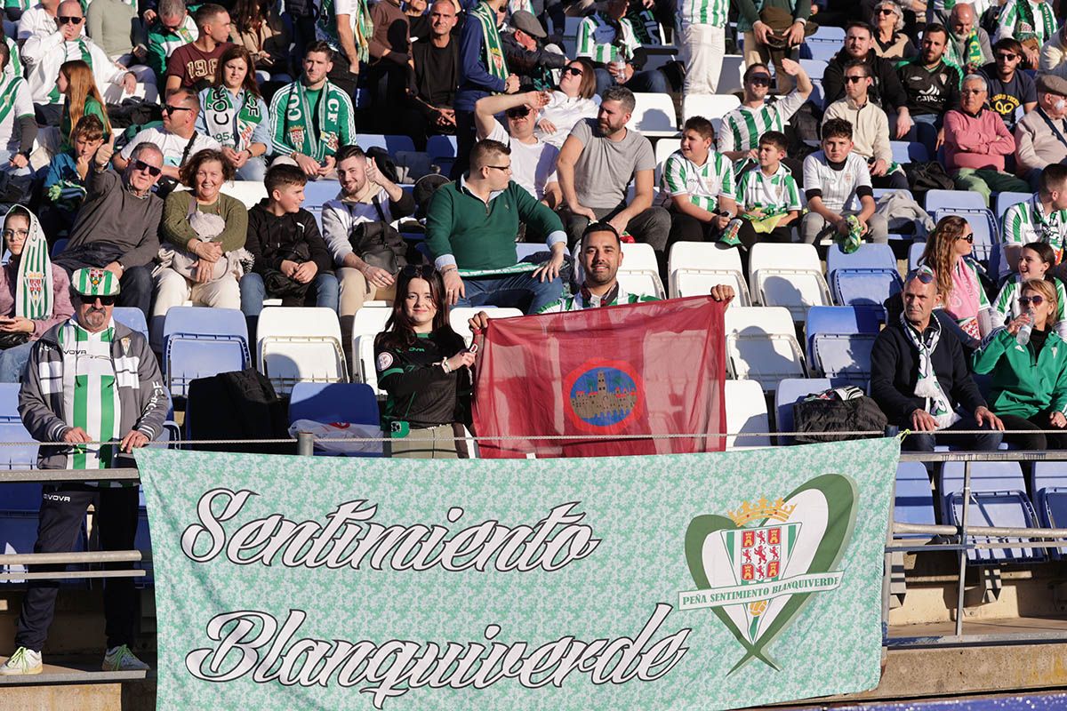 Recreativo de Huelva-Córdoba CF: las imágenes de la afición blanquiverde en el Colombino