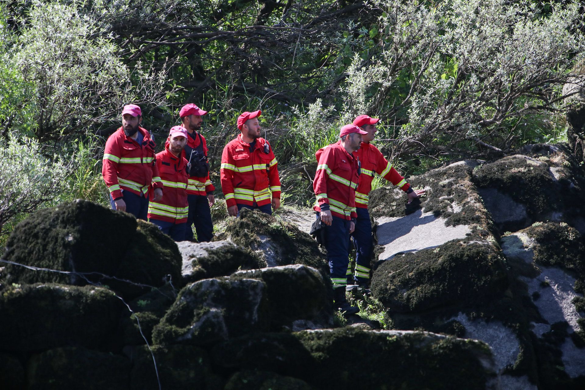 Búsqueda por agua y aire del joven arrastrado por el río en Arbo