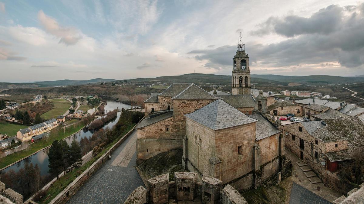 Este lugar se eleva sobre la comarca dejando un paisaje inigualable