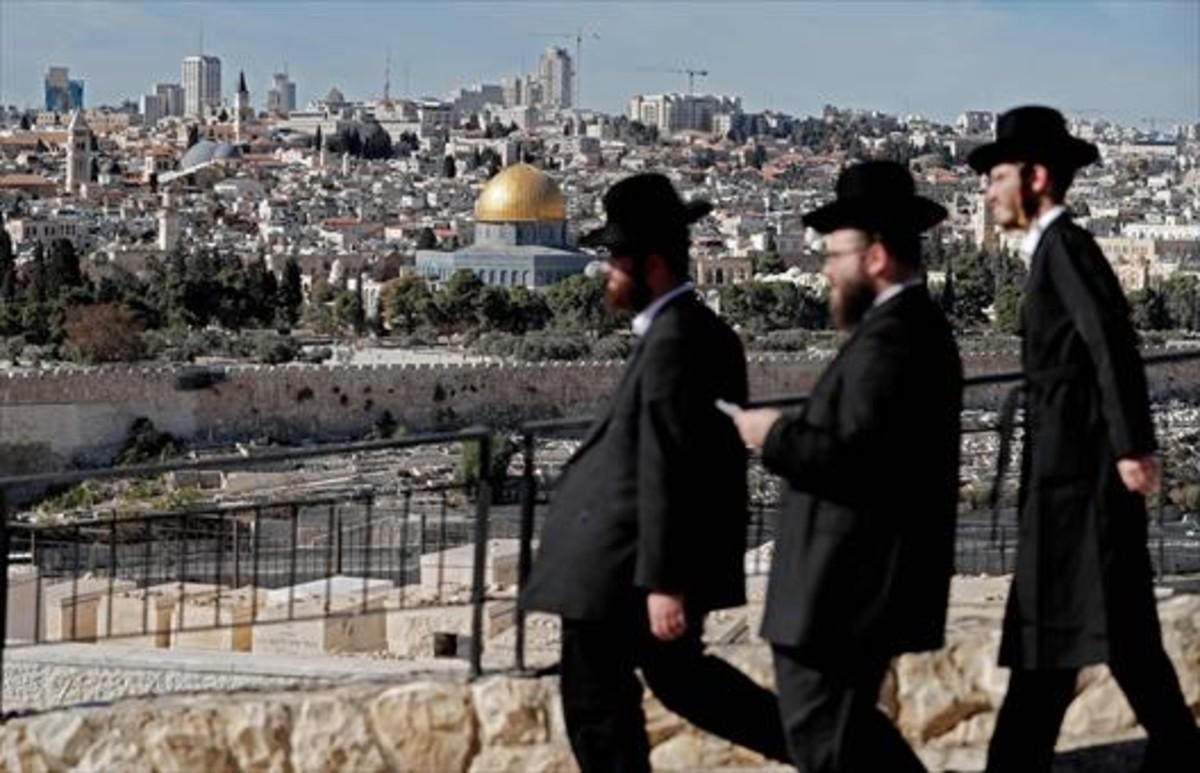 Ultraortodoxos israelís en el Monte de los Olivos de Jerusalén.