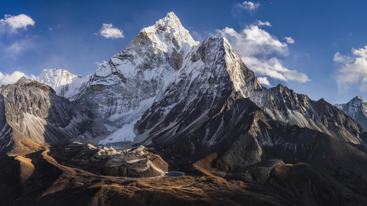 Panorama de 75MPix del hermoso Monte Ama Dablam en Himalayas, Nepal